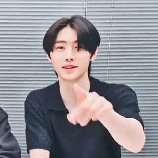 Sticker from ㅤ★ ! 💭 𝐒 𝐔 𝐍 𝐆 𝐇 𝐎 𝐎 𝐍 ､@enhypenscup