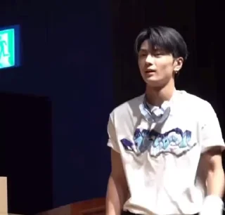 🫶 emoji 🫶🏻 𝐉𝐚𝐲 🫶🏻 @ywenfenn Telegram sticker 19 of 25