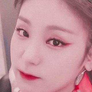 Sticker from ⋆  ̥ hwang yeji — @lilhyunjin