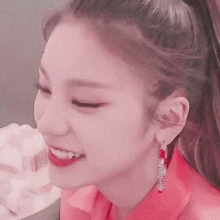 Sticker from ⋆  ̥ hwang yeji — @lilhyunjin