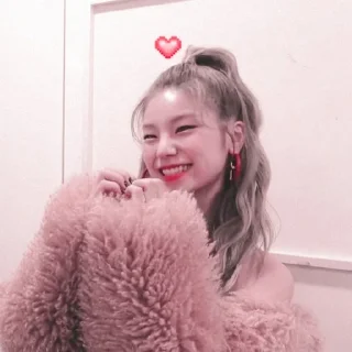 Sticker from ⋆  ̥ hwang yeji — @lilhyunjin