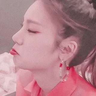 Sticker from ⋆  ̥ hwang yeji — @lilhyunjin