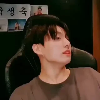 Sticker from BTS's video pack (@Toga_Robot)