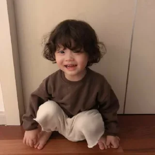 Sticker from 𝑲𝒊𝒘🍼