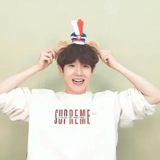 Sticker from Hak paten [ @BBAEKHYUN92 ]