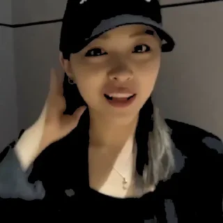 Sticker from @KIMJENNIEO12 ★ 𝐑𝗒𝗎𝗃𝗂𝗇