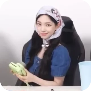 👂 emoji kpopmeme girl-kalilakaciww Telegram sticker 18 of 28