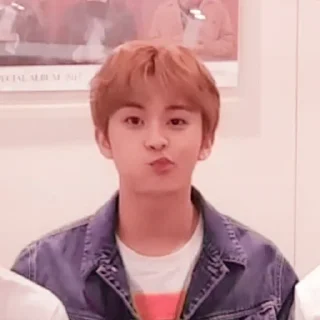 Sticker from ☆｡ MARK LEE  、— @GLOCRIUS