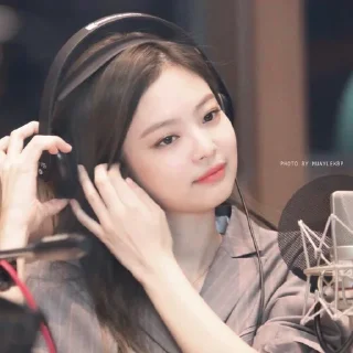 Sticker from DBW Jennie 1 : :。@VAQUEENA
