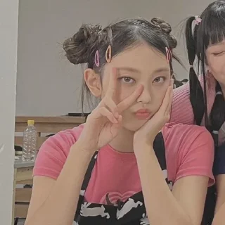 💗 emoji Haerin NewJeans @KPOPTHEMABEE Telegram sticker 10 of 30