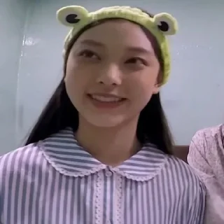 🐸 emoji Haerin NewJeans @KPOPTHEMABEE Telegram sticker 17 of 30