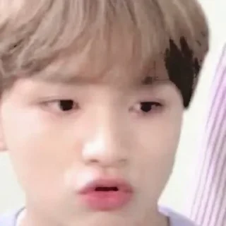 Sticker from @ddefullsunie as lee haechan 🐻