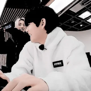 Sticker from ㅤㅤ𝖙𝖆𝖊𝖍y̸𝖚𝖓𝖌𝖎𝖊 . @JNNIES096