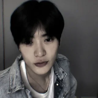 Sticker from ⎙  jᥲᥱhᥡᥙᥒ  ҂  @bberrybitch  仌