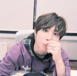 Sticker from ᭥ꩌ゚໋🌙ꪾ〬ꩌ۪ hᥲᥒ jι᥉ᥙᥒg ꒷꒦ @princharming