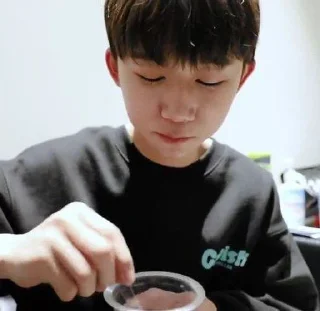 Sticker from shuyang boystory • @eyzvcnt
