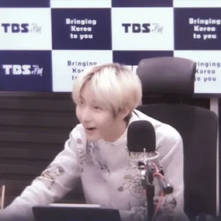 📻 emoji renjun radio 🎙 Telegram sticker 19 of 55