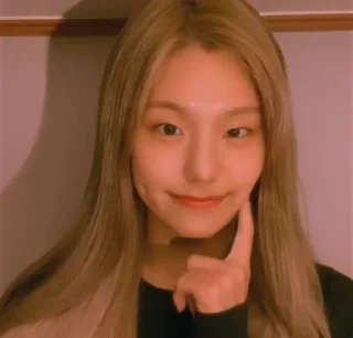 Sticker from Hwang Yeji | by : ⩩—🎨 @Galaxyxmoon