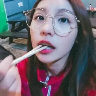 Sticker from Hwang yeji ● by @VINKHA
