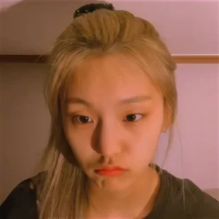 🍒 emoji Hwang Yeji | by : ⩩—🎨 @Galaxyxmoon Telegram sticker 11 of 26