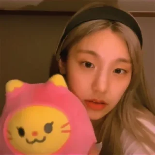 🍒 emoji Hwang Yeji | by : ⩩—🎨 @Galaxyxmoon Telegram sticker 13 of 26