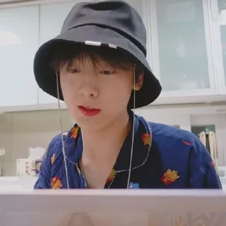 Sticker from ⨳ sanha ⭑ @stickernct