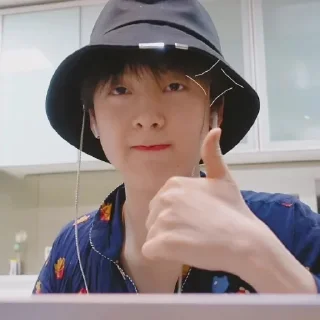 Sticker from ⨳ sanha ⭑ @stickernct