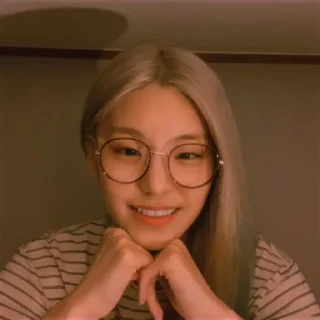 🍒 emoji Hwang Yeji | by : ⩩—🎨 @Galaxyxmoon Telegram sticker 19 of 26