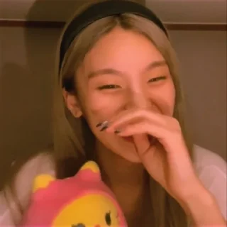 🍒 emoji Hwang Yeji | by : ⩩—🎨 @Galaxyxmoon Telegram sticker 14 of 26