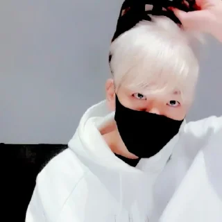 Sticker from 𝐁aekhyun 𝐒oft 𝐏sd by @blcmoonk