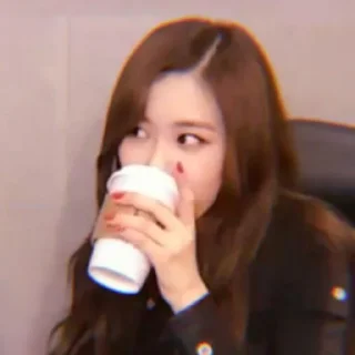 Sticker from rose blackpink [ @strongestbwaby ]
