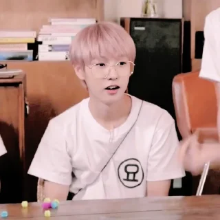 🦊 emoji ◜huang renjun ! ─ @petualangcilik Telegram sticker 13 of 22