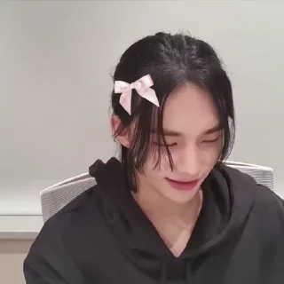 🐾 emoji @HyunjinGifz ‘s cutiépié Telegram sticker 8 of 40