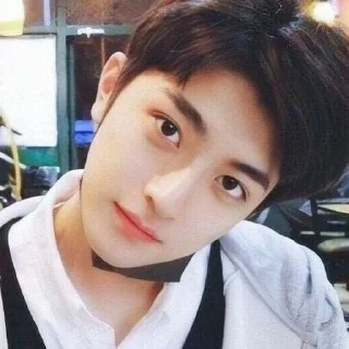 ☺️ emoji Lin Yi Telegram sticker 11 of 40