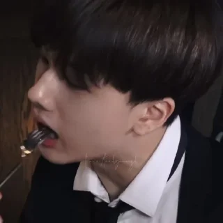 Sticker from Jisung by @thvok