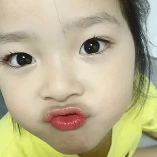 😗 emoji ᴋᴡᴏɴ ʏᴜʟ 😍 — @stckrRobot Telegram sticker 10 of 80