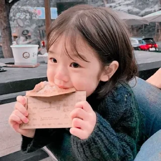 Sticker from 𝐁𝐚𝐛𝐲 𝐒𝐮𝐥𝐢🍁