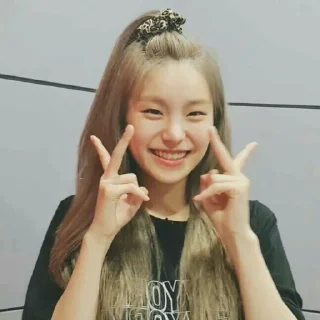 🦚 emoji hwang yeji @paketpuan Telegram sticker 17 of 101