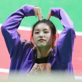 🦚 emoji hwang yeji @paketpuan Telegram sticker 13 of 101