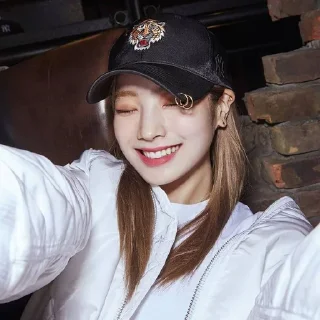 ❤️ emoji Dahyun Telegram sticker 5 of 32