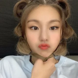 😗 emoji Yeji Telegram sticker 6 of 13
