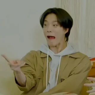 Sticker from ᣴ𝑧ᶰ | jeno meme @STICKERJENO あ