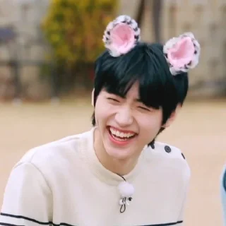 🧊 emoji ꜆꜄꜆ ⌕ @crybier park sunghoon  ོ Telegram sticker 19 of 100