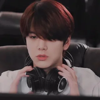 🥐 emoji Kim Younghoon by @TheBoyzSticker Telegram sticker 24 of 70