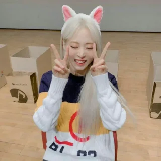 🤍 emoji moonbyul by @lilhyunjin Telegram sticker 9 of 50