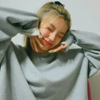 🦚 emoji hwang yeji @paketpuan Telegram sticker 7 of 101