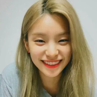 🦚 emoji hwang yeji @paketpuan Telegram sticker 8 of 101
