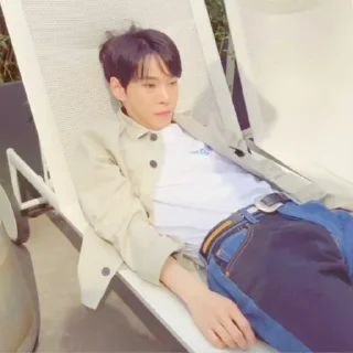 🤡 emoji doyoung reaction；@honeypies Telegram sticker 10 of 40