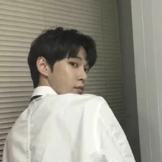 Sticker from doyoung reaction；@honeypies