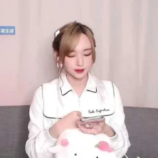 Sticker from 🍎 •° cheng xiao @stikerchengxiao